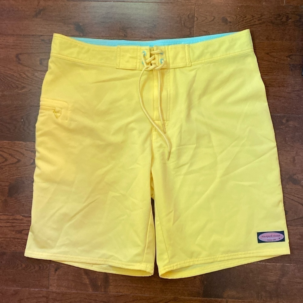 Vineyard Vines Size 34 Men’s Swim Trunks Yellow